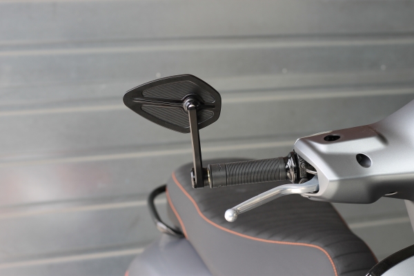 Lenkerenden-Spiegel  Typ 4 - MG BIKETEC - Vespa GTS/GTV/HPE - schwarz-eloxiert